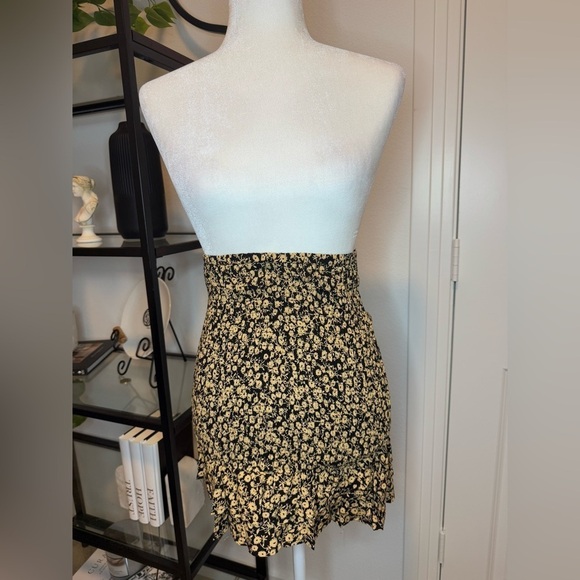 NWT LOST + WANDER Ruffled Short Mini Skirt Black Gold Size S - Picture 2 of 7